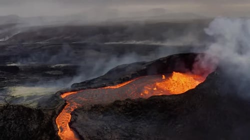 Vulkanausbruch aus Berg I Lava