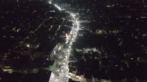 Progresan las obras de construcción de Metro Railway en la noche