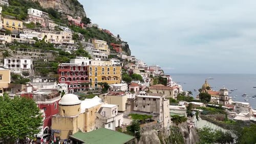 Vue aérienne de la ville côtière de Positano dans la province de Salerne, Italie