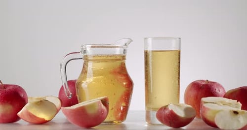 Refreshing Apple Juice with Apples and Slices