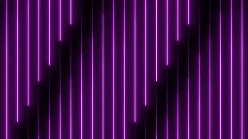 Listras dinâmicas de luz de néon roxo em animação de fundo preto