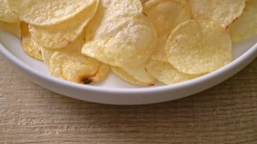potato chips with sour cream dipping sauce