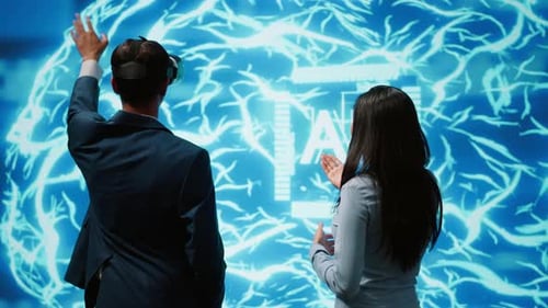Kollegen nutzen Virtual-Reality-Technologie und KI-Systeme