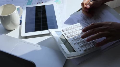 Verwenden Sie den Rechner, um die Finanz- und Rechnungslegung des Unternehmens durchzuführen