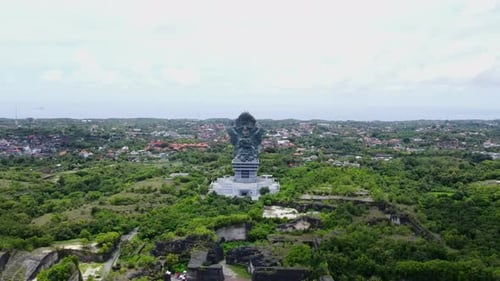 Découvrez la magie de Bali : explorez le parc culturel Garuda Wisnu Kencana