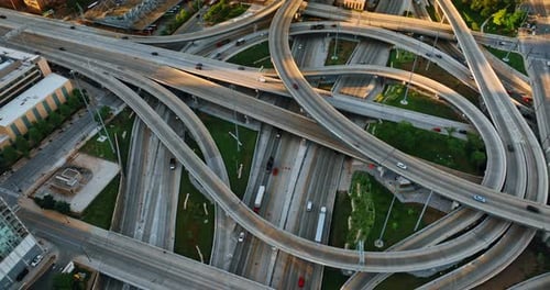 Transport moving by the roads and highways in the Chicago interchange.
