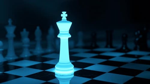 Schachbrett-Strategieplanung und Führungskonzept mit einer leuchtend weißen Königs-Schachfigur