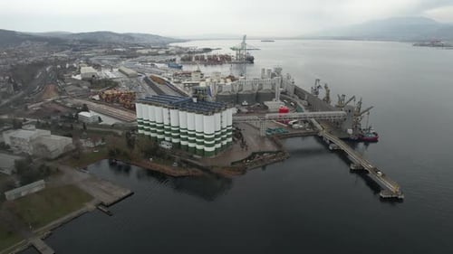Industriehafen aus der Luft