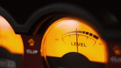 Dois Indicadores Analógicos do Nível do Sinal de Áudio