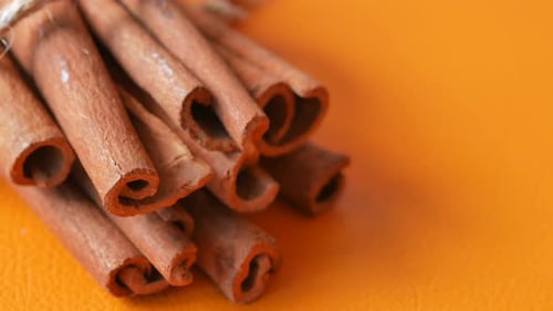 Cinnamon Sticks and Cinnamon Powder