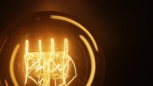 Edison Wolframlampe, pulsierende Retro-Birne, Energie, Elektrizität, Innovation, Makro