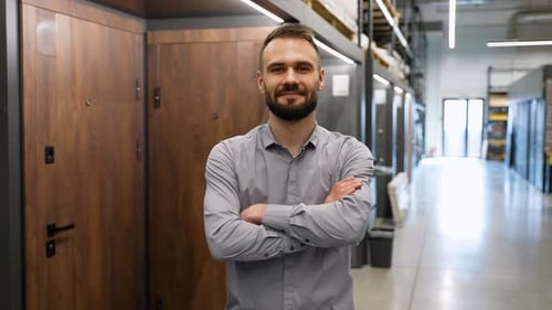 Friendly Seller in Doors Shop A Large Selection of Doors for the House Home Renovation Concept