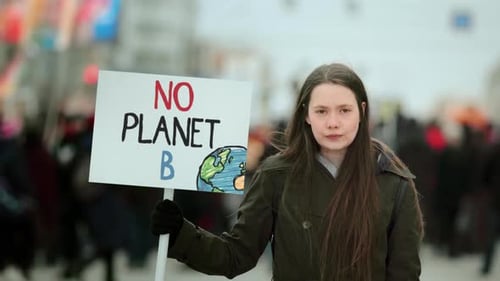 Femme avec bannière écologique Girl Hold No Planet B Pancarte Eco Protest