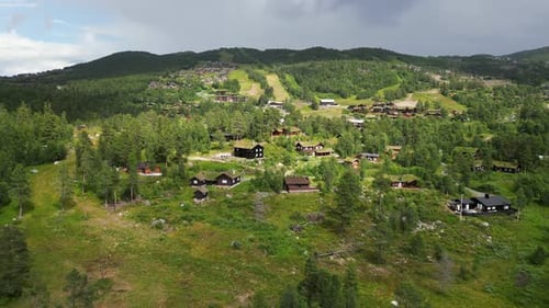 Station de ski Rauland à Holtardalen, Vestfold du Telemark, Norvège - Piédestal aérien de 4k