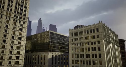 Horizonte de edificios modernos e históricos bajo un cielo nublado en una ciudad