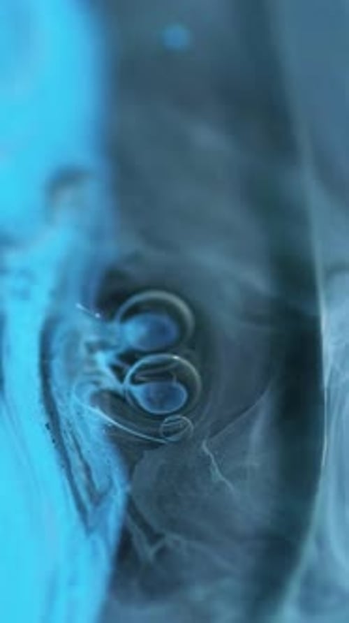 Wassernebelfarbe mit vertikaler Tinte, Graublau, Smoky Blend