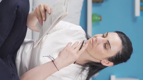 Vertical video of The forgetful woman is solving puzzles.