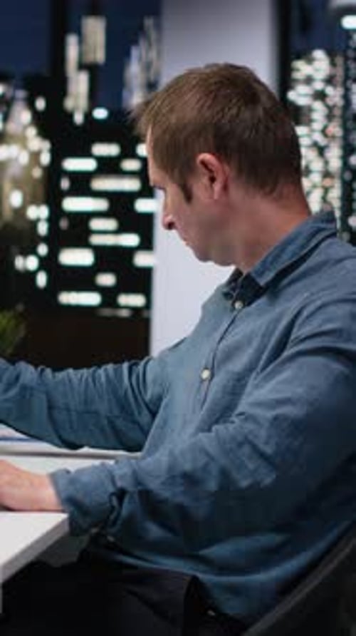 IT-Experte für vertikales Videotech-Startup entwickelt Algorithmen für künstliche Intelligenz im Büro