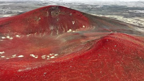 Drohnenantenne für geothermische Aktivität, erloschener roter Vulkan, Wonder Nature