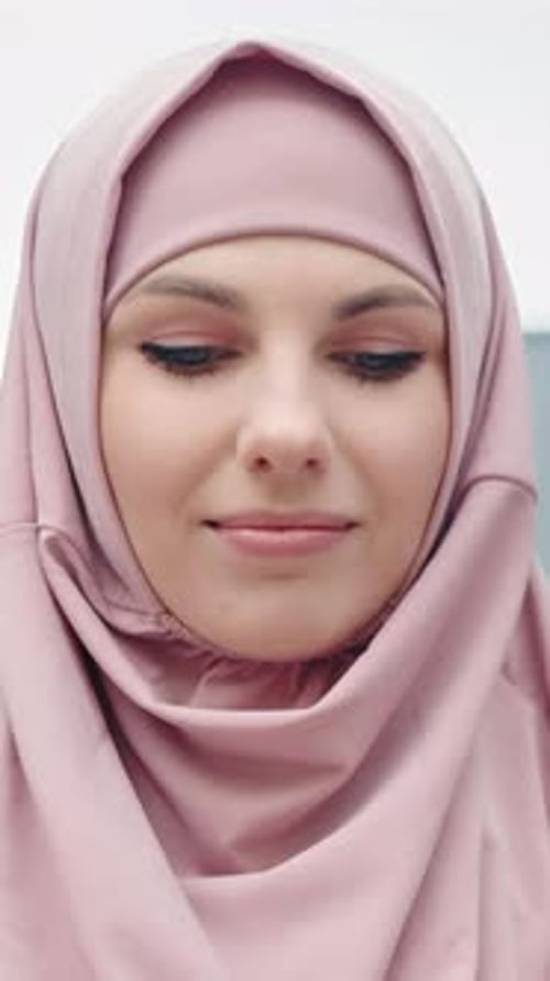Vertical Screen Muslim Business Lady with Mobile Standing Near Office Center Low