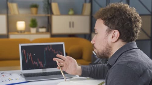 Expert stockbroker makes analysis.
