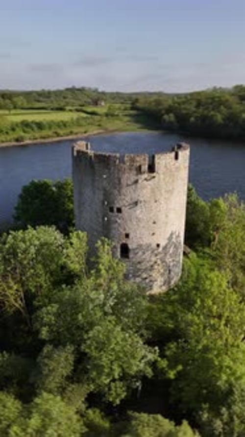 Comté de Cavan, château de Clough construit sur un Crannog, 13e siècle, Irlande