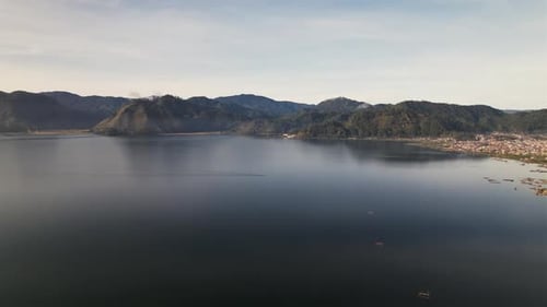 Hd Peaceful Lake In Early Morning