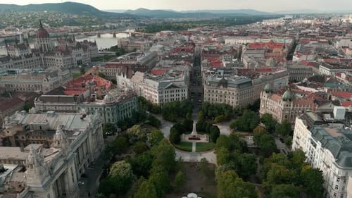 Destino turístico en Budapest, Hungría, vista aérea de la ciudad de Budapest volando en Zumbido cerca de Budapest