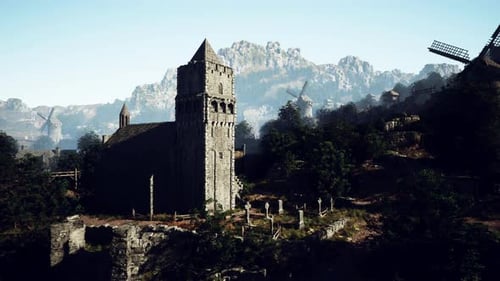 Una vieja iglesia en una niebla mística