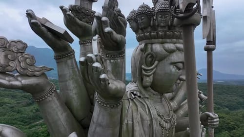 Bodhisattva Guanshiyin de mil mãos em Taiwan, de perto