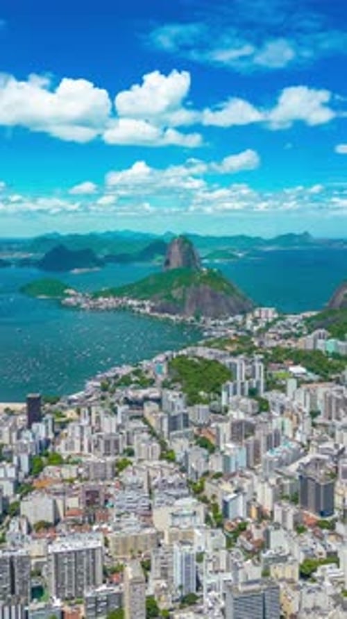 Vista panorâmica do Pão de Açúcar e Botafogo no Rio de Janeiro Paisagem urbana do Brasil Aérea Vertical