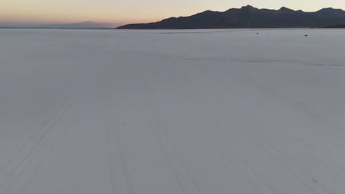 Salar de Uyuni, Bolivia, Sudamérica, desierto, salinas, paisajes, vista aérea de Zumbidos, montañas, puesta de sol