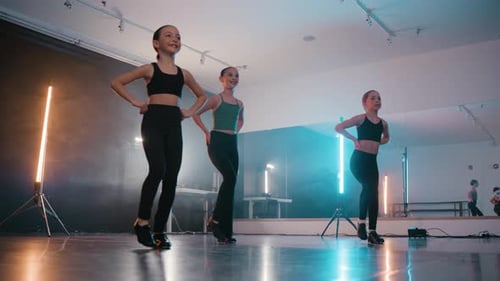 Routine de danse, danseuses de claquettes