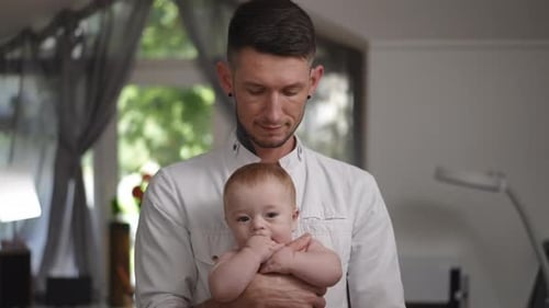 Momentos conmovedores para padres y bebés capturados a la perfección para crear recuerdos duraderos