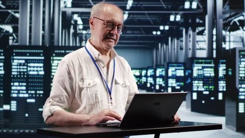 IT Expert Optimizing Data Center