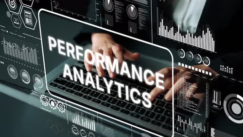 Geschäftsexperte, der Daten mit einem Performance Analytics-Dashboard und grafischer Visualisierung analysiert
