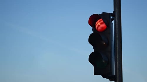 Traffic light semaphore changing from red to green