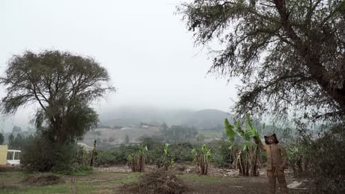 Foto inclinada hacia abajo de una granja en Pachacamac, Lima, Perú