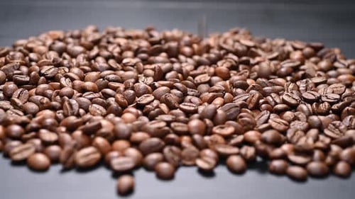 Nahaufnahme gerösteter Kaffeebohnen