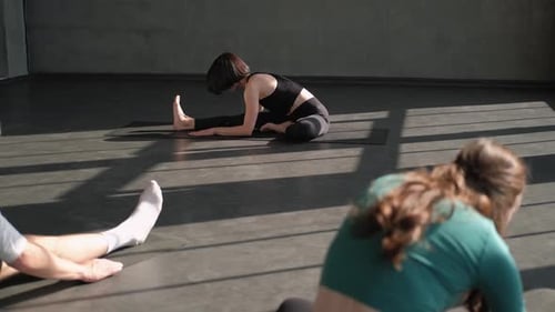 Stretch Studio Pilates Workout Group People Sport