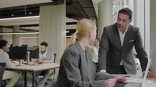 The Importance of Collaboration Among Business Professionals in a Modern Office Environment