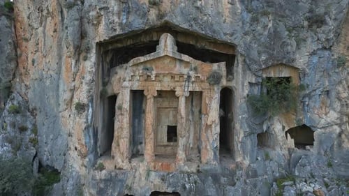 Majestätisches lykisches Grab von der Klippe in der Region Dalyan