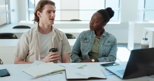 Élèves, amis et planification de classe, travail d'équipe ou collaboration dans le domaine de l'éducation