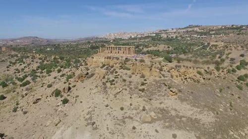 Vista desde un Zumbido del valle de los Templos en Agrigento
