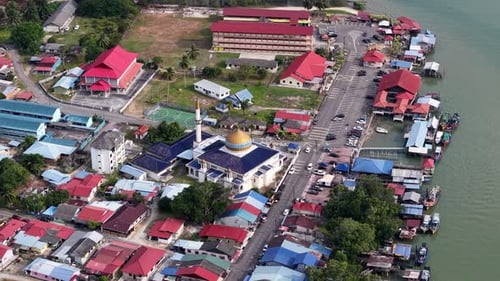 Vue aérienne par Drone de la mosquée Al Muttaqin à Kuala Sedili Besar