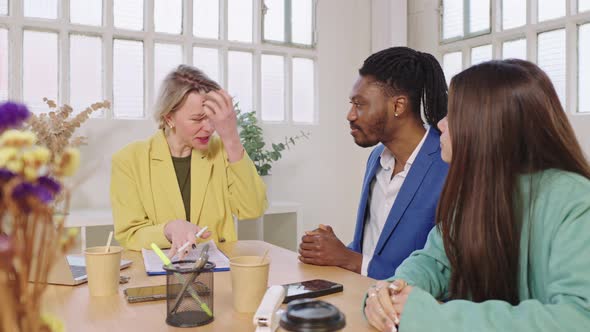 Business People Having a Complex Conversation in Slow Motion, Business ...