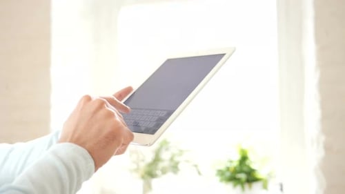Tippen auf dem Tablet