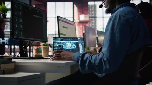 Customer Center Expert Uses AI Assistant to Generate Technical Solutions