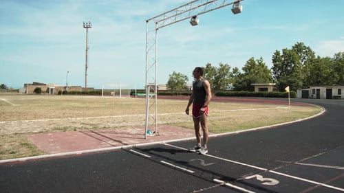 Runner steht bereit an der Startlinie