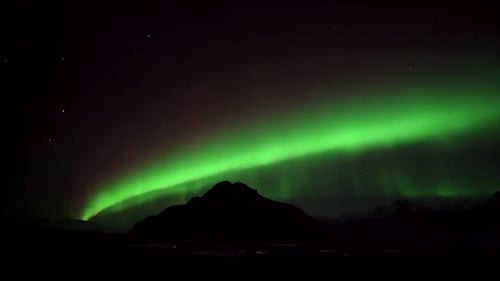 Aurora Borealis Over Iceland Mountains – Mesmerizing Northern Lights Dancing Across Arctic Skies